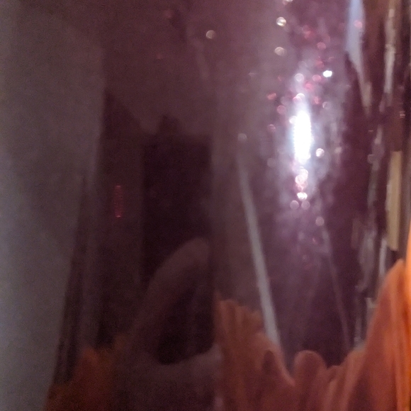 Tupperware pitcher and 2 cups, a couple of scratches in the pictures. - Picture 3 of 3